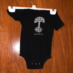 OAKLANDISH CLASSIC LOGO ONE-PIECE Black Baby Onesie